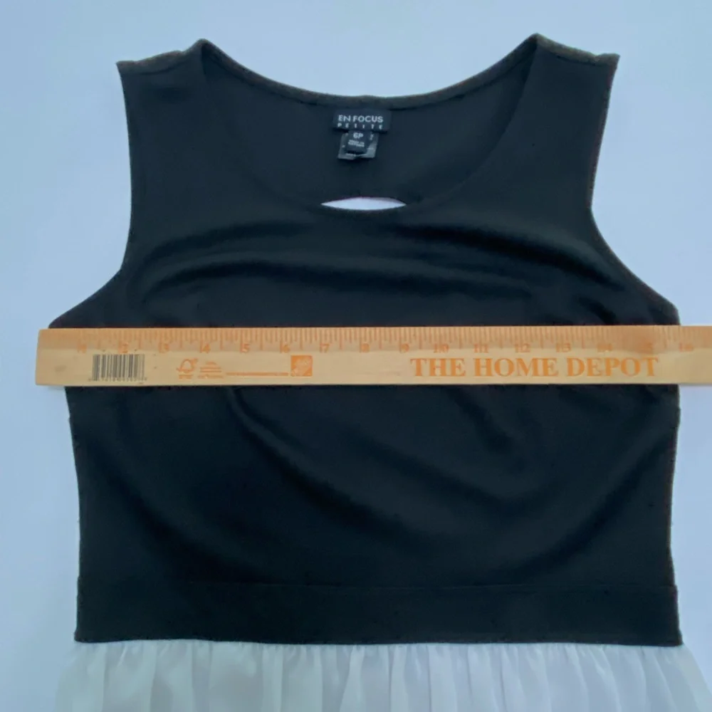 En Focus Studio Black and White Sleeveless dress with
Open Back size 6P - Picture 7 of 9